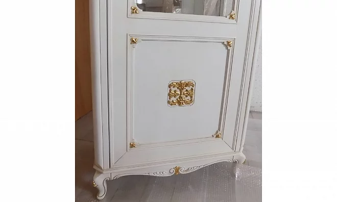 Vaccari Cav.Giovanni Гостиная: Витрина -2Шт, Тумба Тв, Ж. Столик Bianco Antico/Oro BV5083+5081+5090