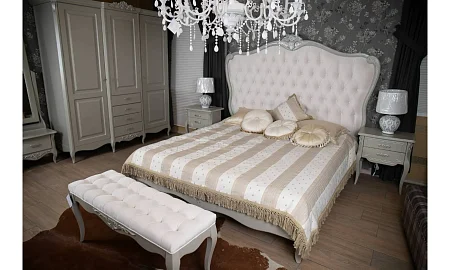 Кровать с мягким изголовьем Kreind